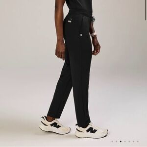 NWT Figs Tena FORMx Slim Tapered Scrub Pants™ SMALL